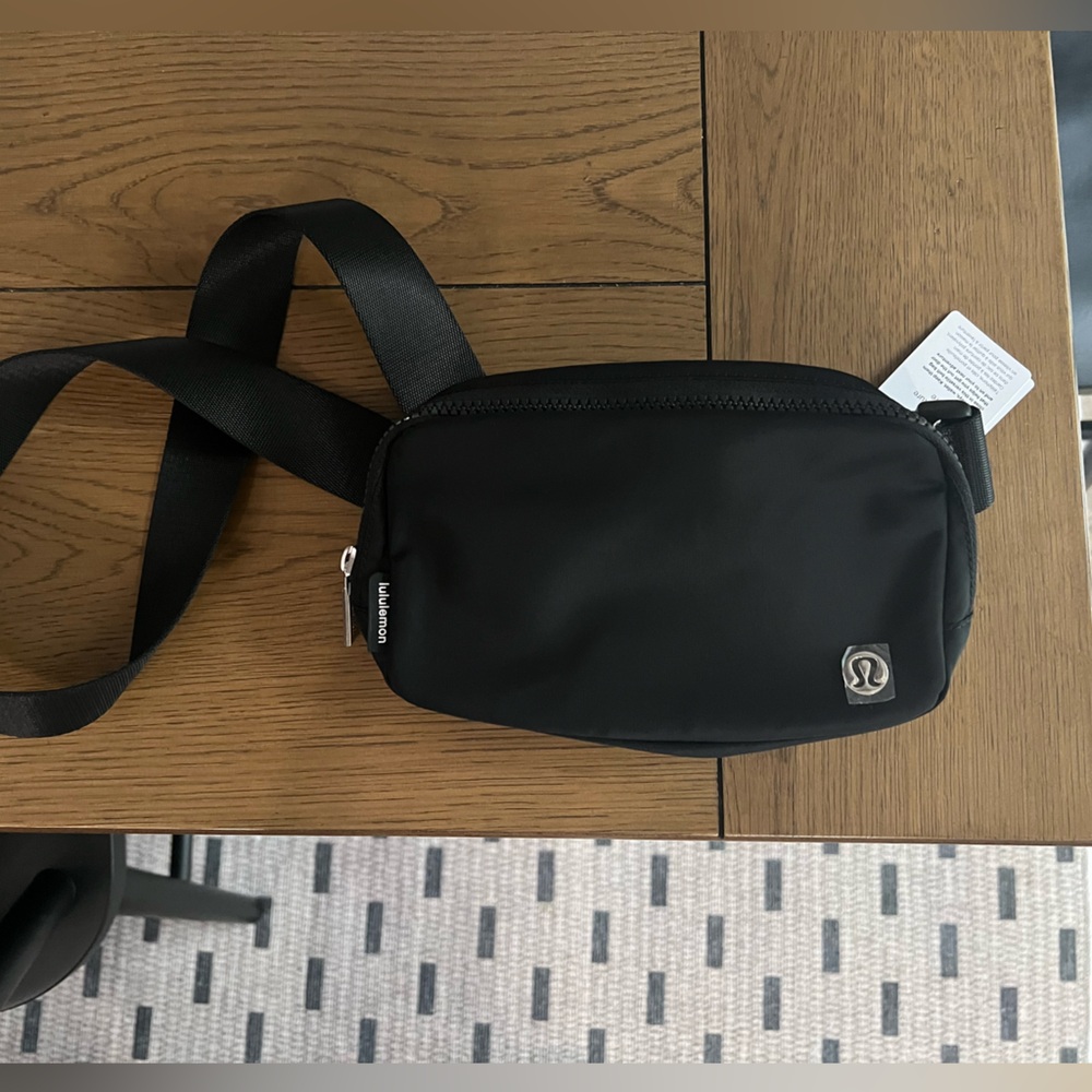 Lululemon Everywhere Belt Bag NWT